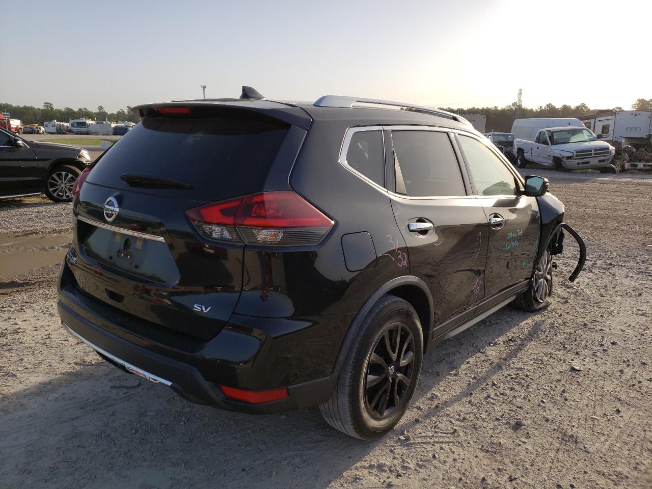Photo 4 from auction – 2018 NISSAN ROGUE S with VIN KNMAT2MT0JP515455