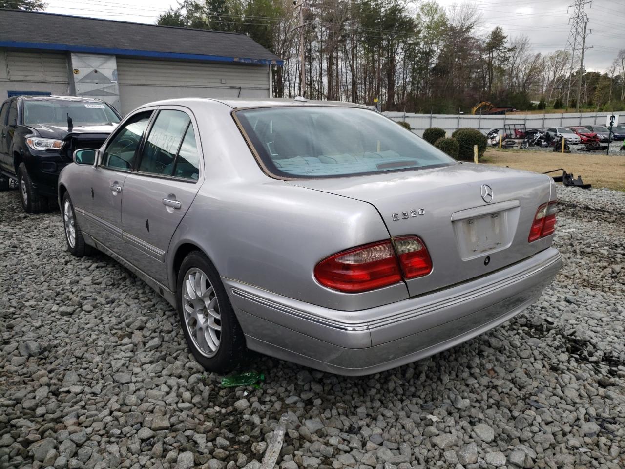Photo 3 from auction – 2002 MERCEDES-BENZ E 320 with VIN WDBJF65J22B466266