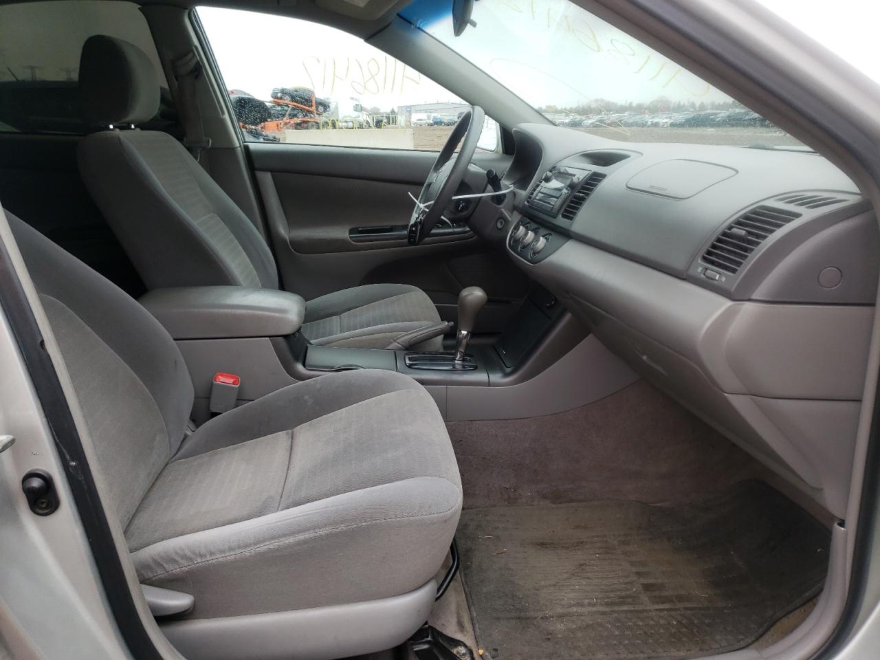 Photo 5 from auction – 2005 TOYOTA CAMRY LE with VIN 4T1BE32K15U073836