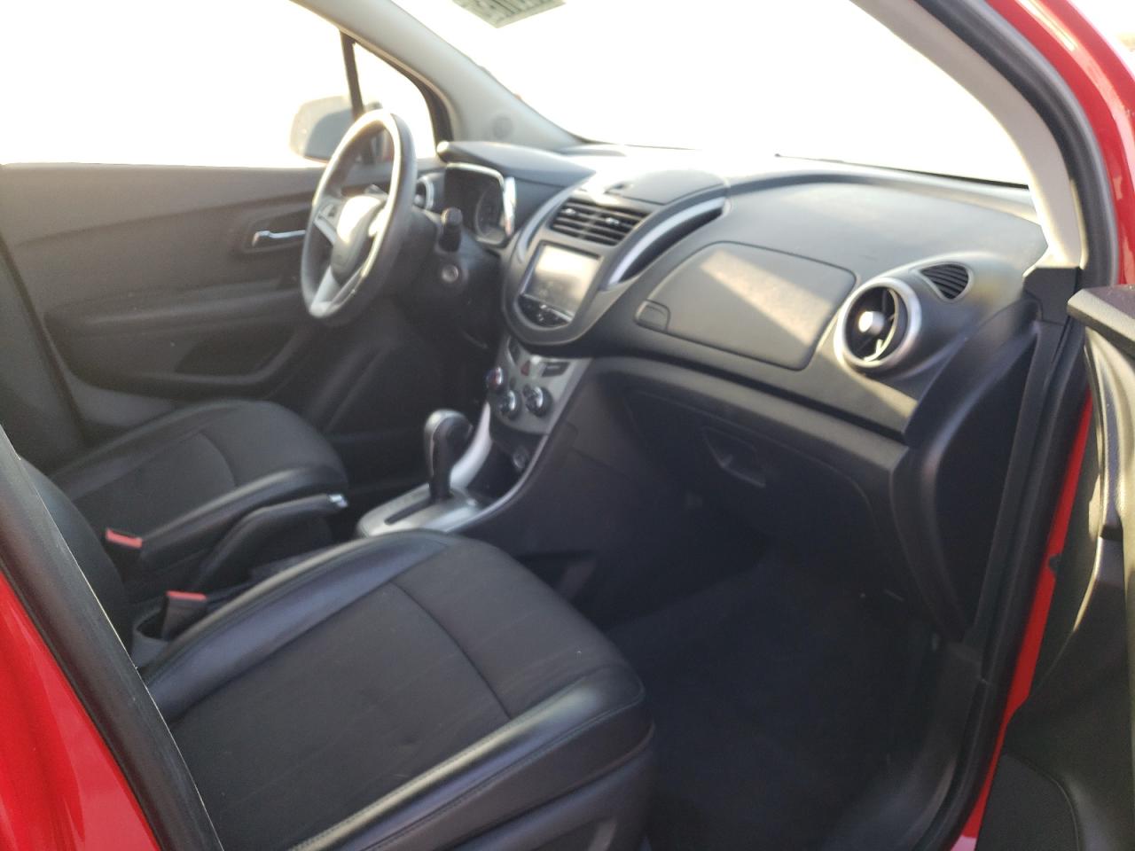 Photo 5 from auction – 2015 CHEVROLET TRAX 1LT with VIN KL7CJLSB3FB224402