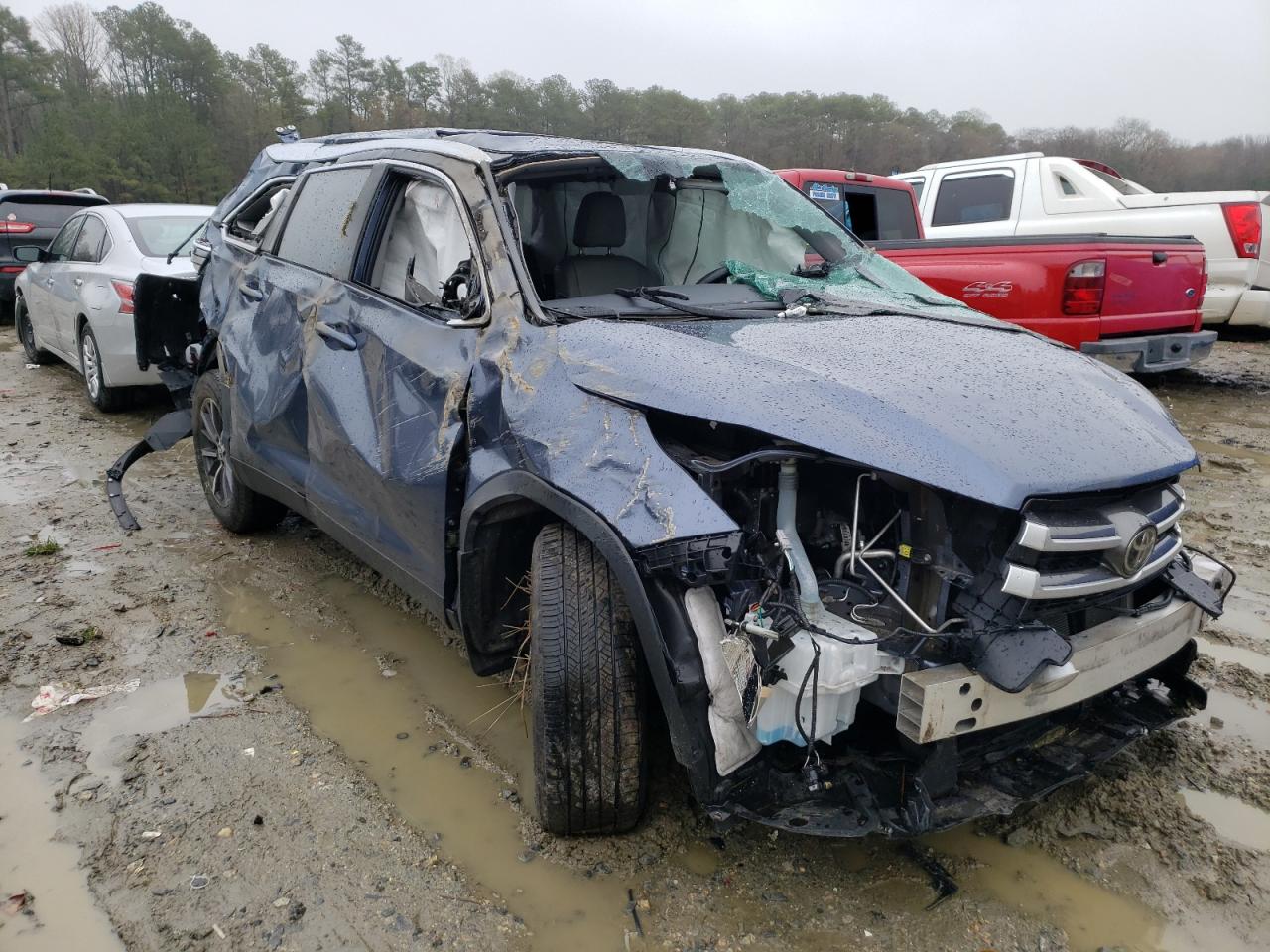 Photo 1 from auction – 2019 TOYOTA HIGHLANDER with VIN 5TDJZRFH8KS702899