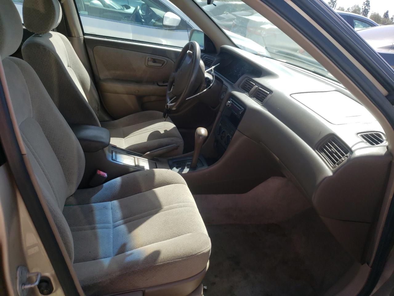 Photo 5 from auction – 2000 TOYOTA CAMRY LE with VIN 4T1BF22K2YU952127