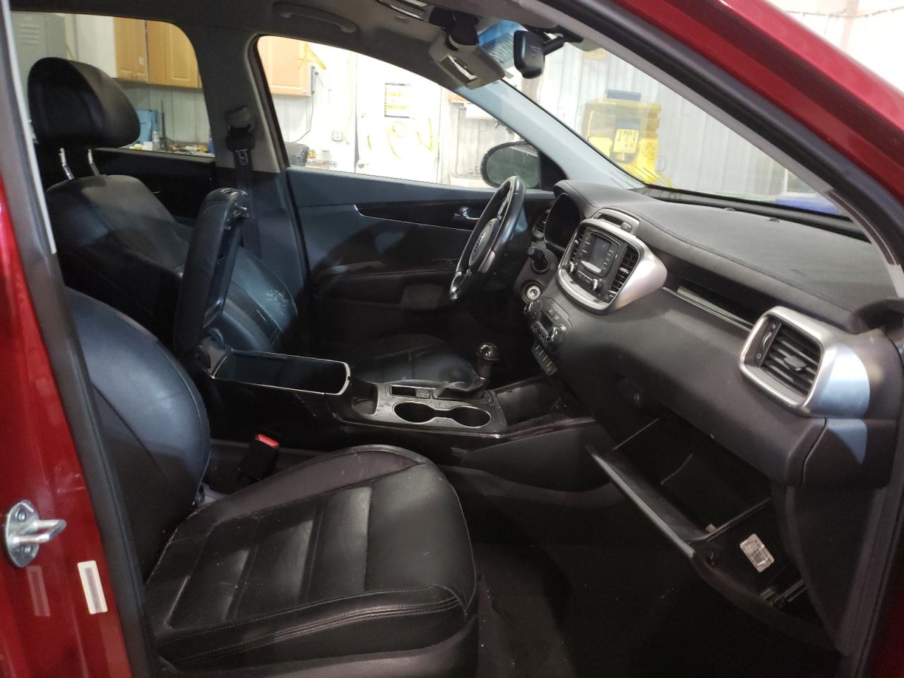 Photo 5 from auction – 2016 KIA SORENTO EX with VIN 5XYPHDA19GG017826