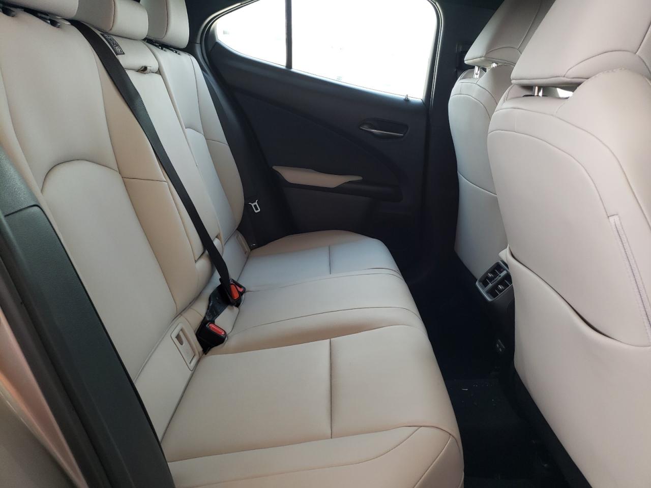 Photo 6 from auction – 2021 LEXUS UX 200 with VIN JTHX3JBH2M2041415