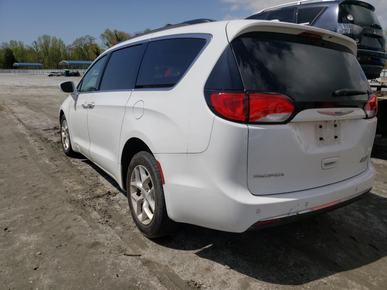 Photo 3 from auction – 2018 CHRYSLER PACIFICA T with VIN 2C4RC1FG7JR174258