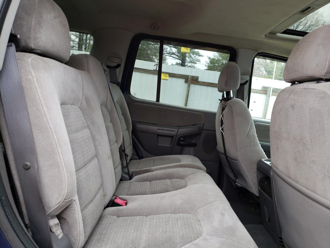 Photo 6 from auction – 2005 FORD EXPLORER X with VIN 1FMZU73KX5UA49011