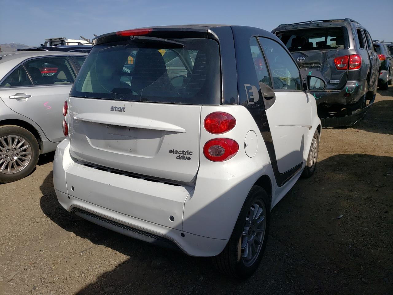 Photo 4 from auction – 2014 SMART FORTWO with VIN WMEEJ9AA5EK743376