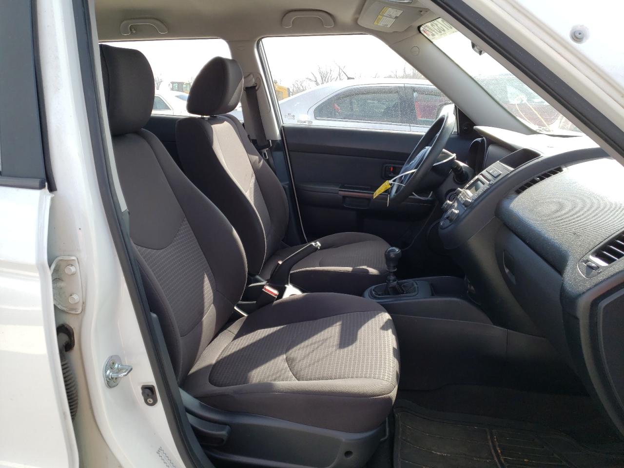 Photo 5 from auction – 2012 KIA SOUL with VIN KNDJT2A58C7453375