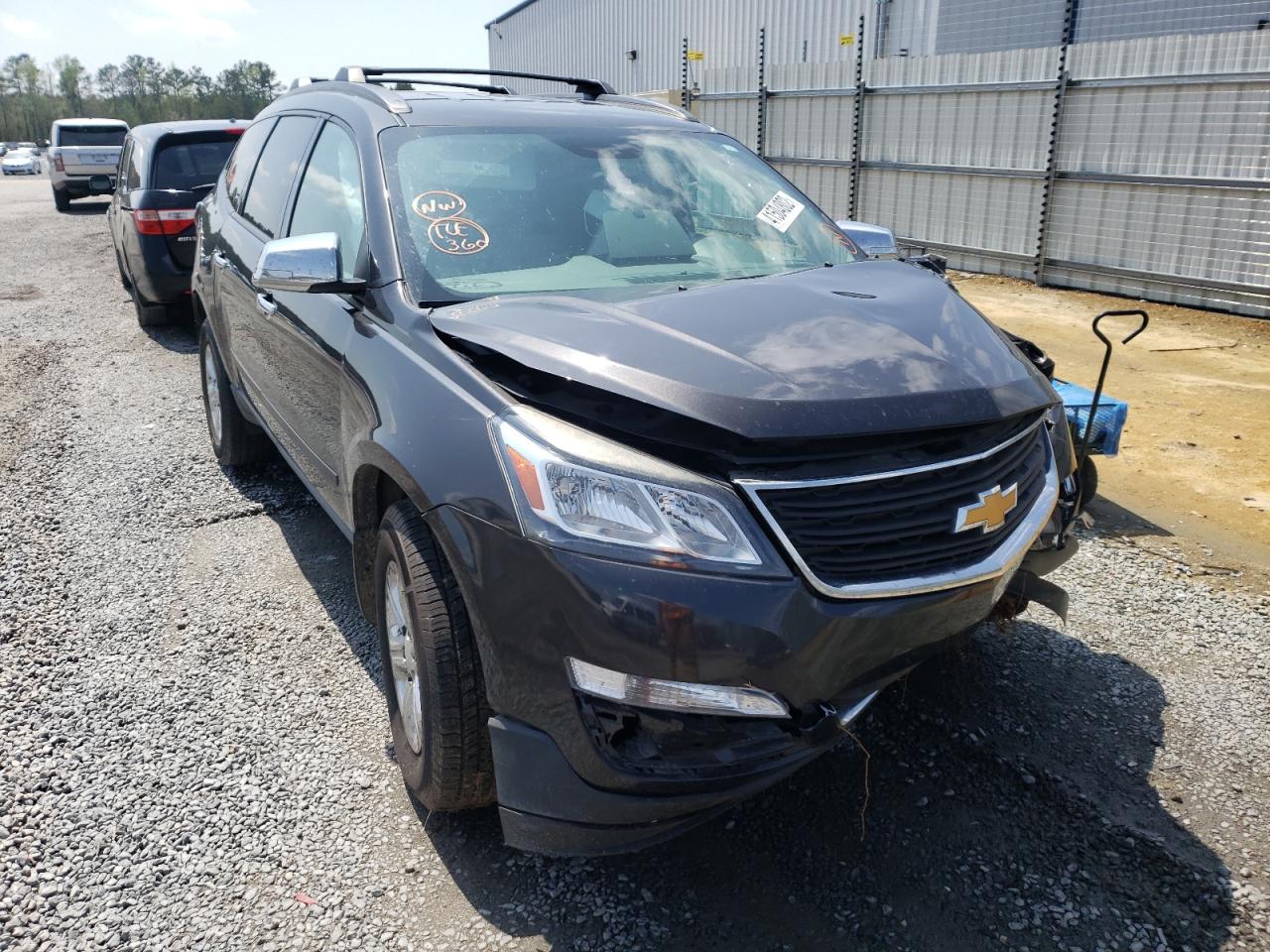 Photo 1 from auction – 2017 CHEVROLET TRAVERSE L with VIN 1GNKRFKD7HJ333438