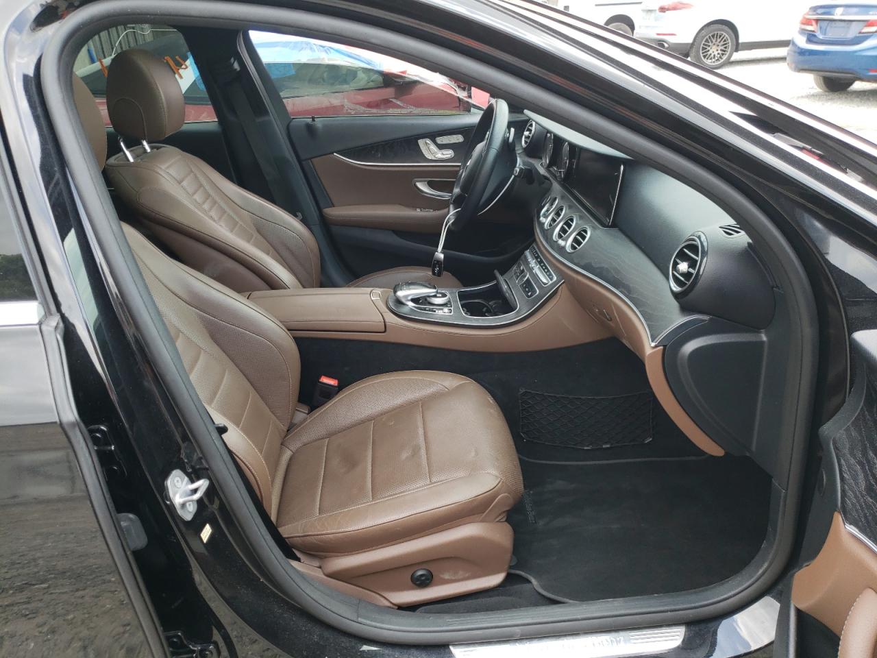 Photo 5 from auction – 2018 MERCEDES-BENZ E 300 with VIN WDDZF4JB8JA392840