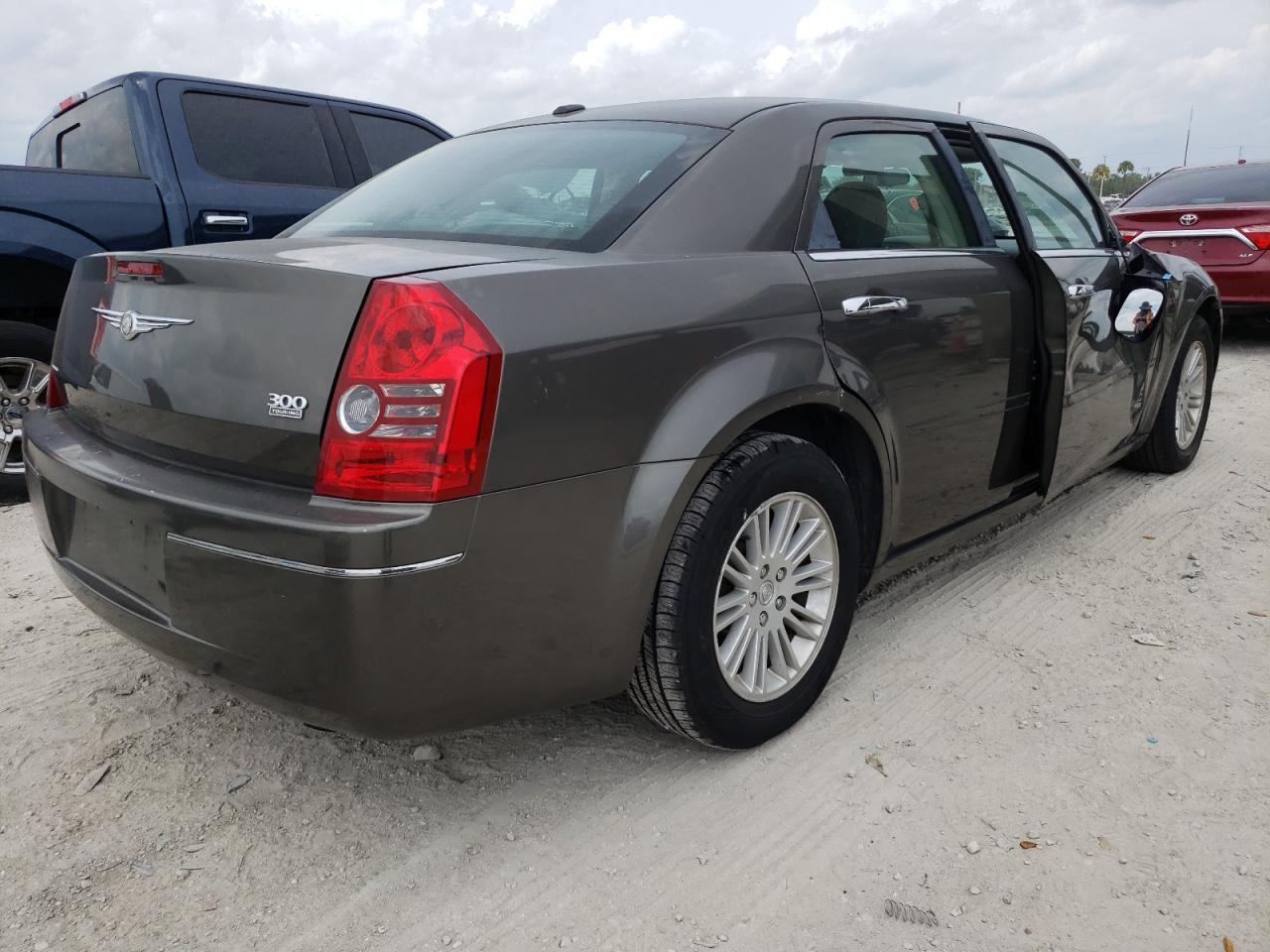 Photo 4 from auction – 2010 CHRYSLER 300 TOURIN with VIN 2C3CA5CVXAH246618
