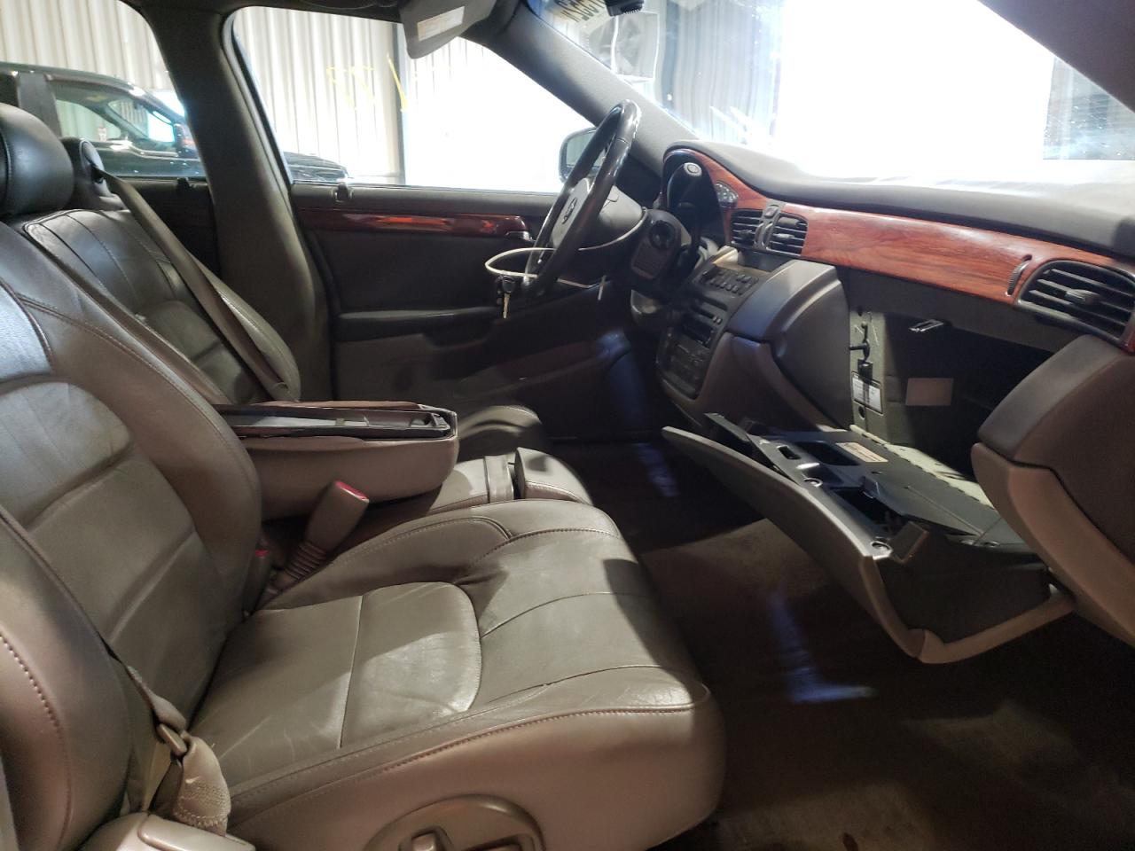 Photo 5 from auction – 2005 CADILLAC DEVILLE D with VIN 1G6KD54Y95U111529