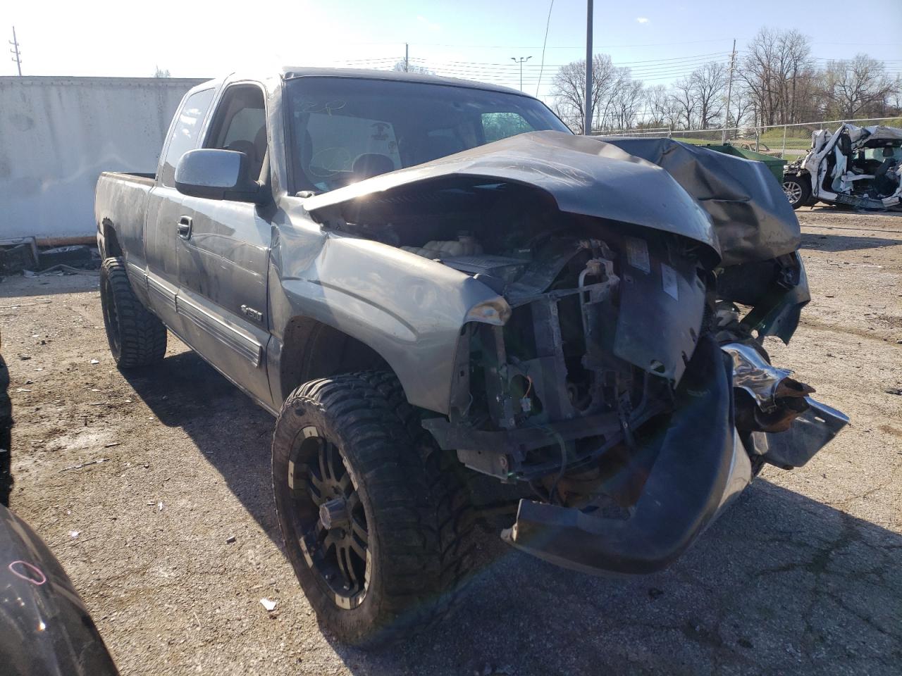 CHEVROLET SILVERADO 2000 with VIN 1GCEK19T3YE278506 - Photo from auction