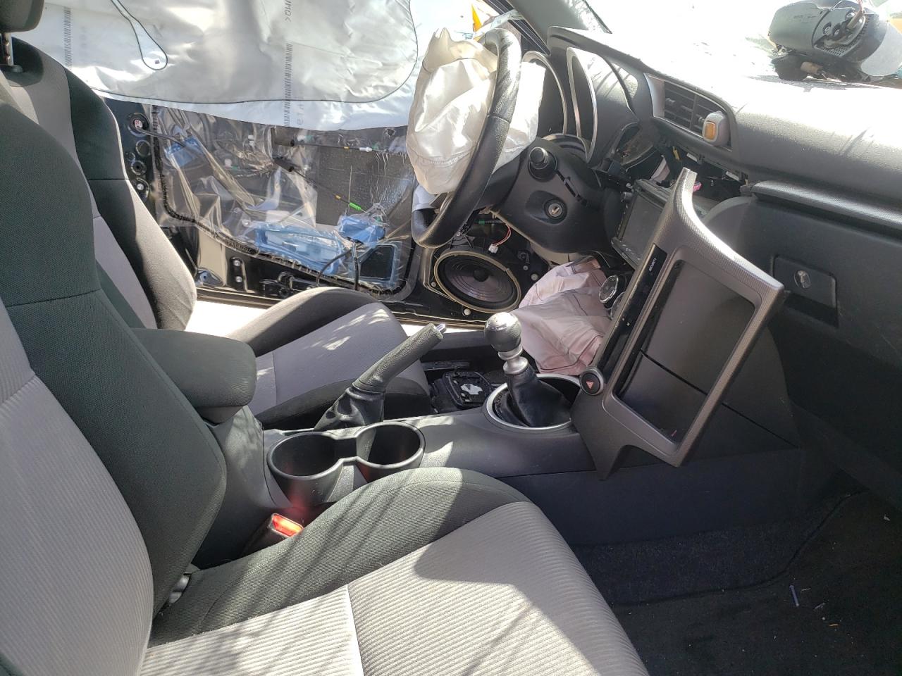 Photo 5 from auction – 2015 TOYOTA SCION TC with VIN JTKJF5C74F3093243