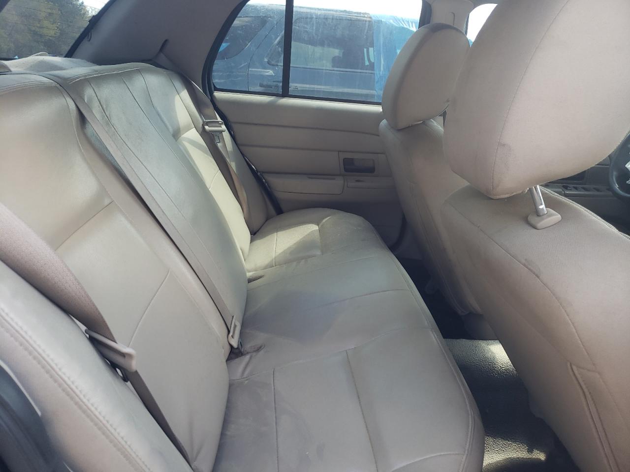 Photo 6 from auction – 2011 FORD CROWN VIC with VIN 2FABP7BV4BX103924