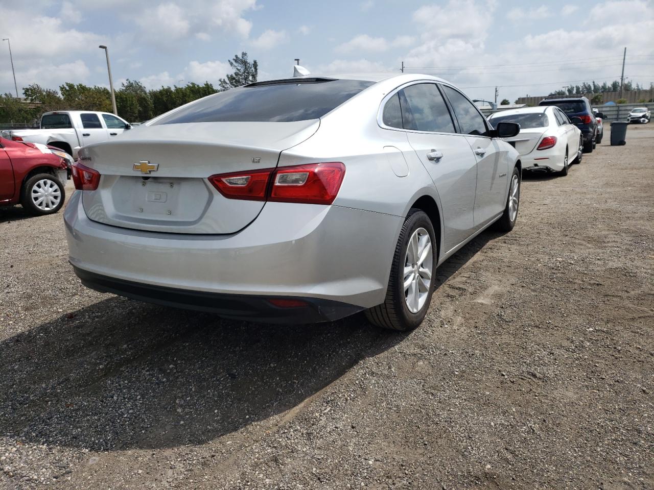Photo 4 from auction – 2018 CHEVROLET MALIBU LT with VIN 1G1ZD5ST3JF139434
