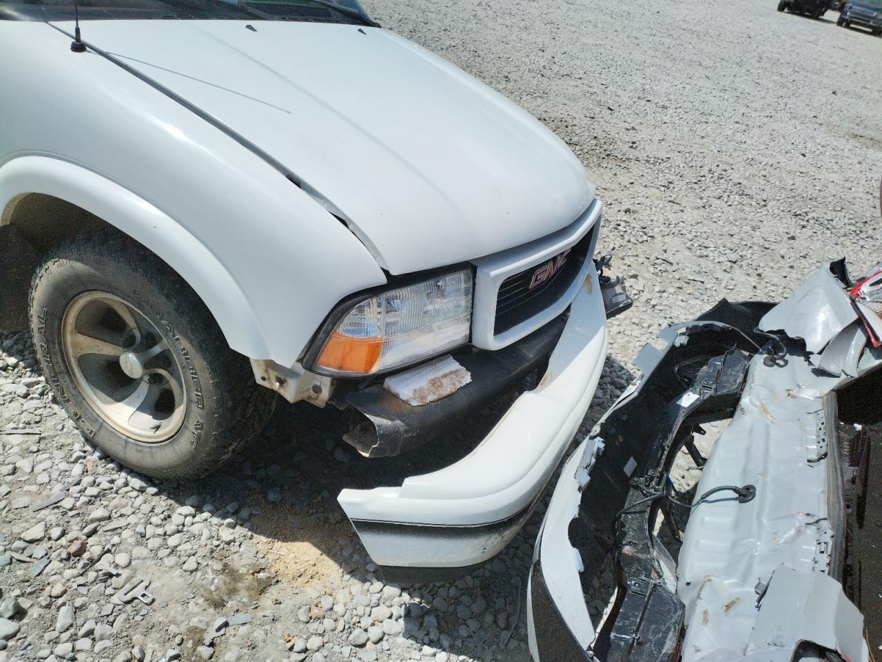 Photo 9 from auction – 1998 GMC SONOMA with VIN 1GTCS14X2W8504855