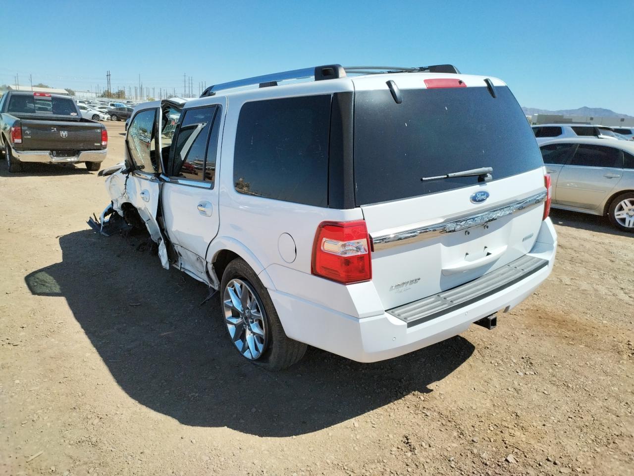 Photo 3 from auction – 2017 FORD EXPEDITION with VIN 1FMJU2AT1HEA08034