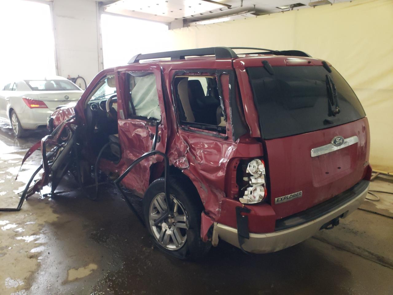 Photo 3 from auction – 2010 FORD EXPLORER E with VIN 1FMEU7EE6AUA75170
