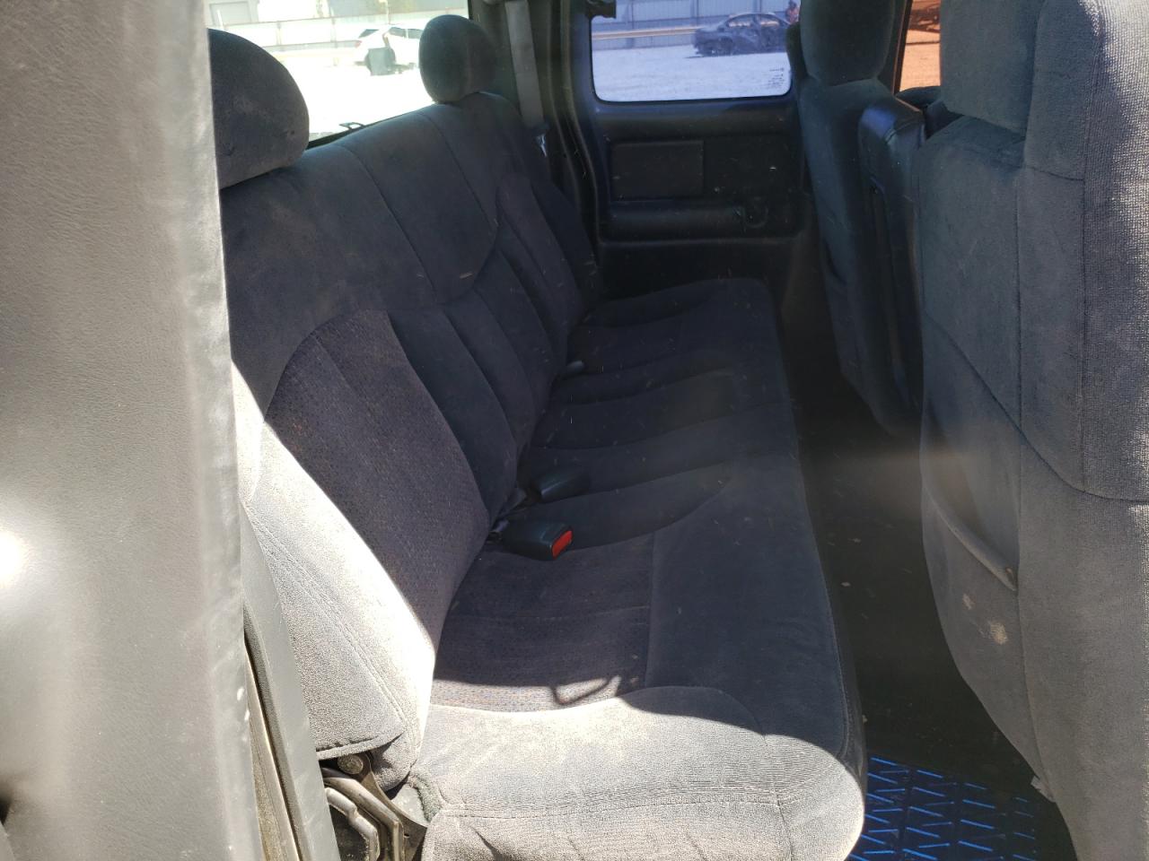 Photo 6 from auction – 2001 CHEVROLET SILVERADO with VIN 2GCEC19V111120123