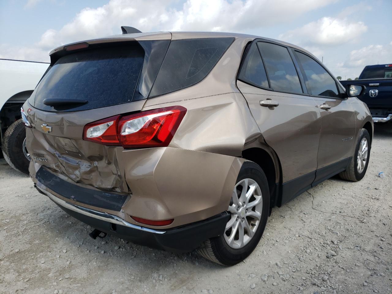 Photo 4 from auction – 2018 CHEVROLET EQUINOX LS with VIN 3GNAXHEV8JL302487