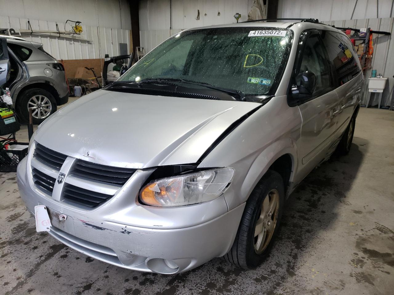 Photo 2 from auction – 2006 DODGE GRAND CARA with VIN 2D8GP44L96R872022