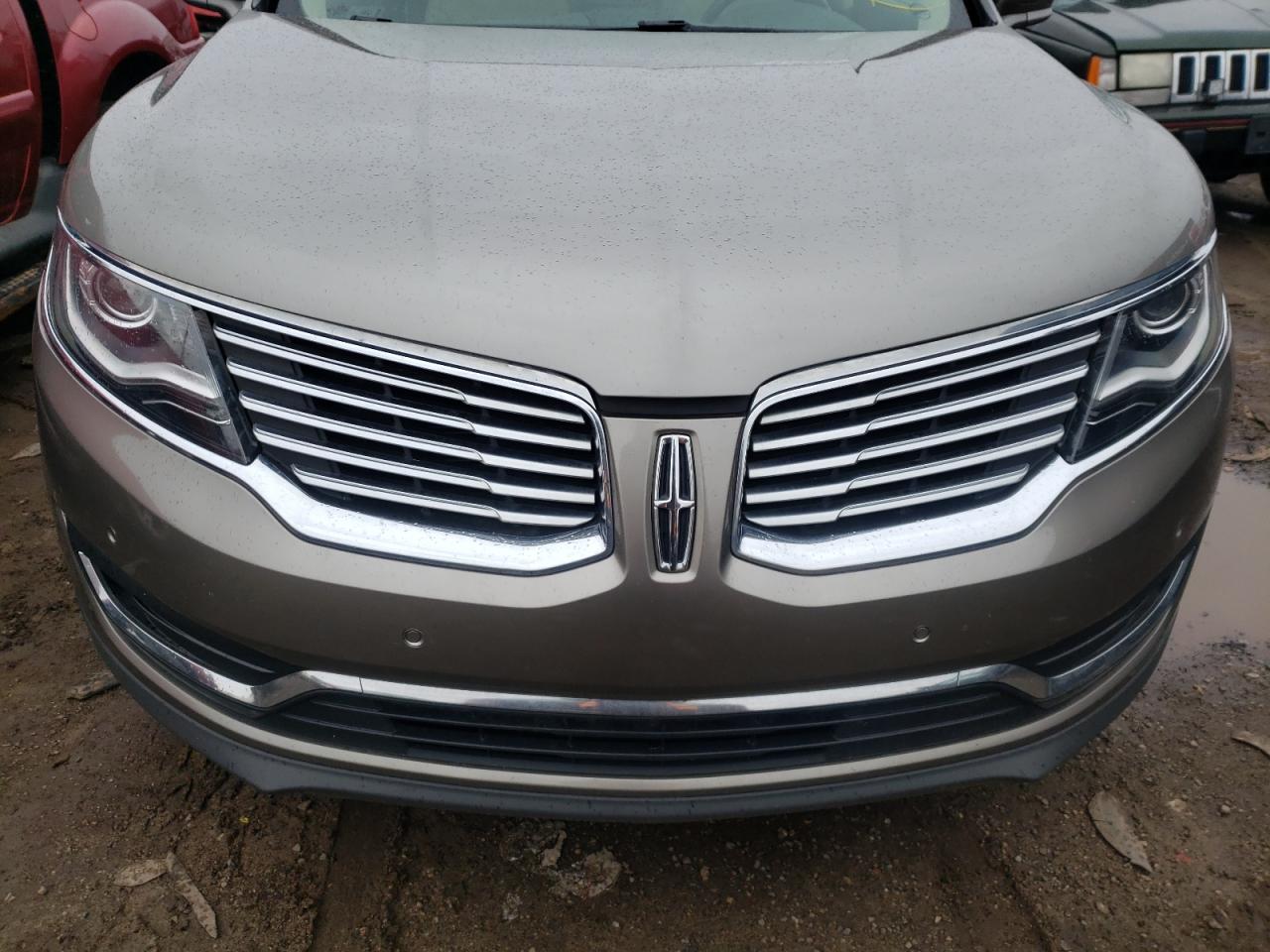Photo 7 from auction – 2016 LINCOLN MKX RESERV with VIN 2LMTJ8LR2GBL83452