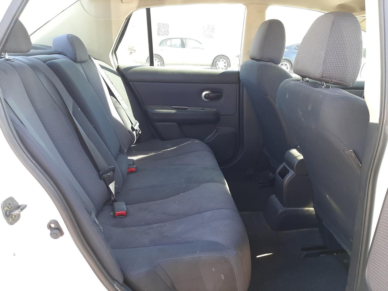 Photo 6 from auction – 2007 NISSAN VERSA S with VIN 3N1BC11E57L426296