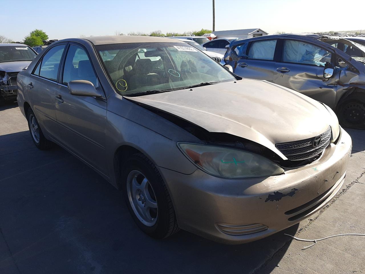 TOYOTA CAMRY LE 2002 with VIN 4T1BE32K52U075665 - Photo from auction