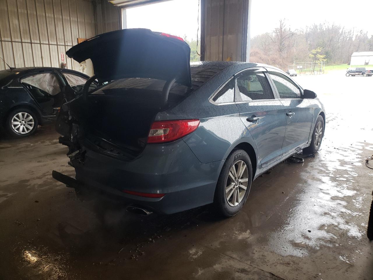 Photo 4 from auction – 2017 HYUNDAI SONATA SE with VIN 5NPE24AF9HH536261