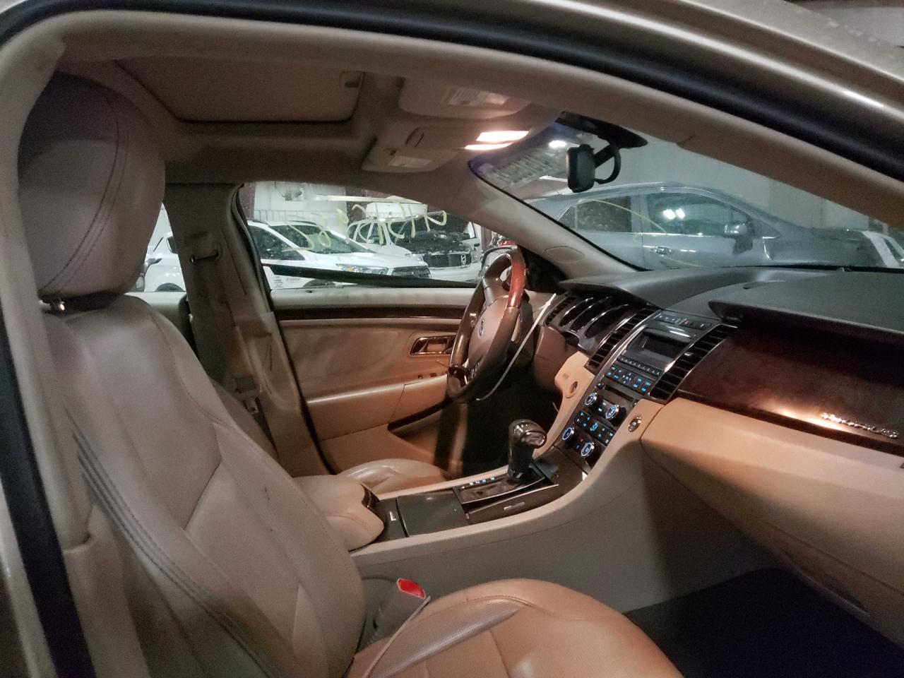 Photo 5 from auction – 2010 FORD TAURUS LIM with VIN 1FAHP2FW1AG117204