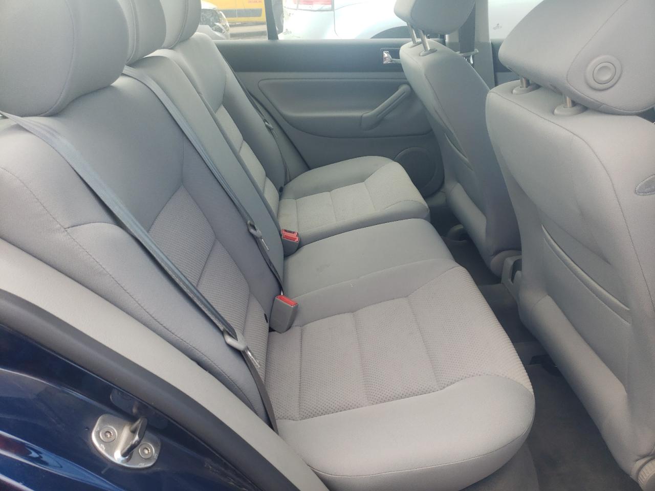 Photo 6 from auction – 2004 VOLKSWAGEN JETTA with VIN 3VWSK69M24M105232