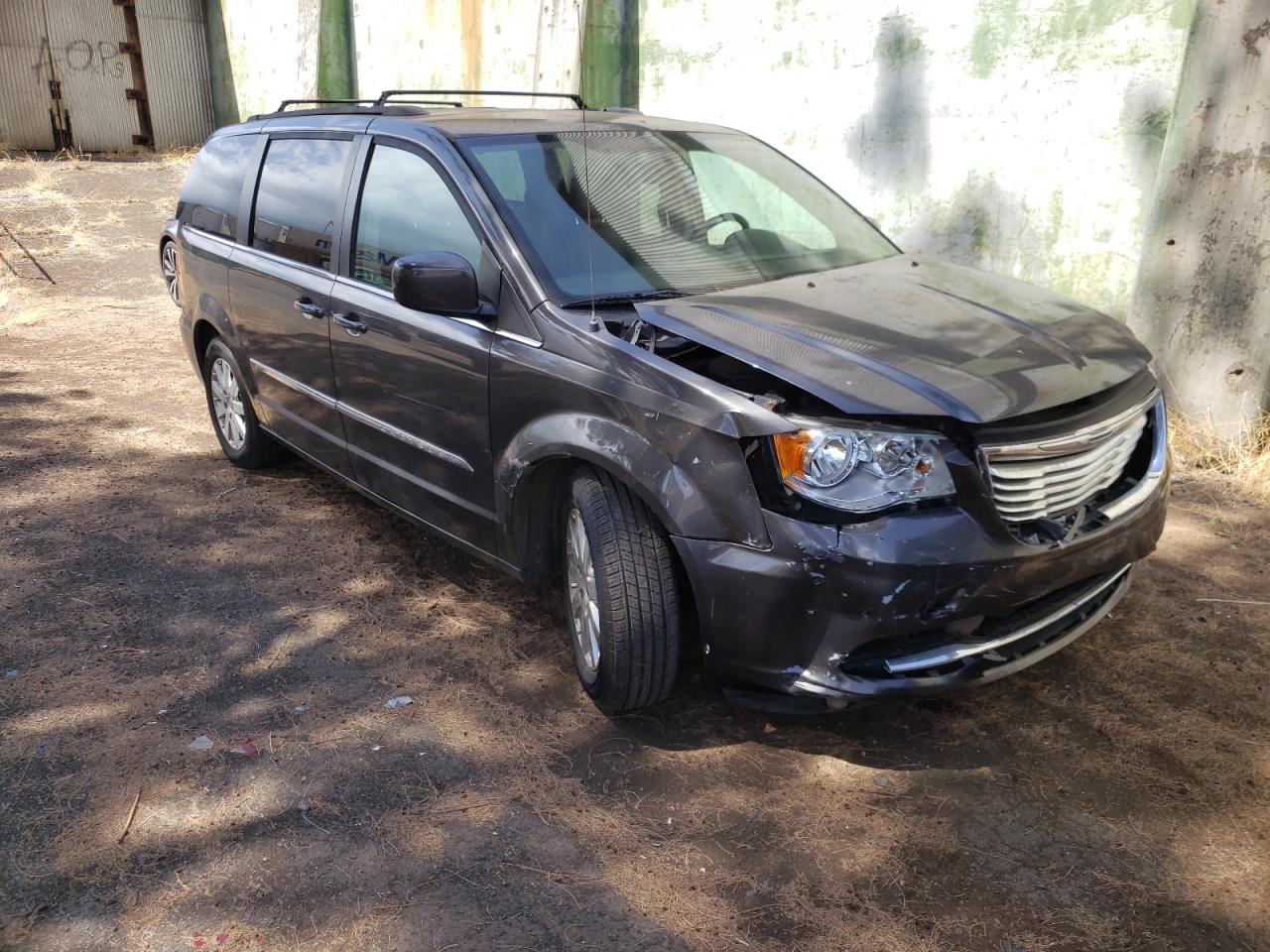 CHRYSLER TOWN & COU 2015 with VIN 2C4RC1BG3FR589249 - Photo from auction