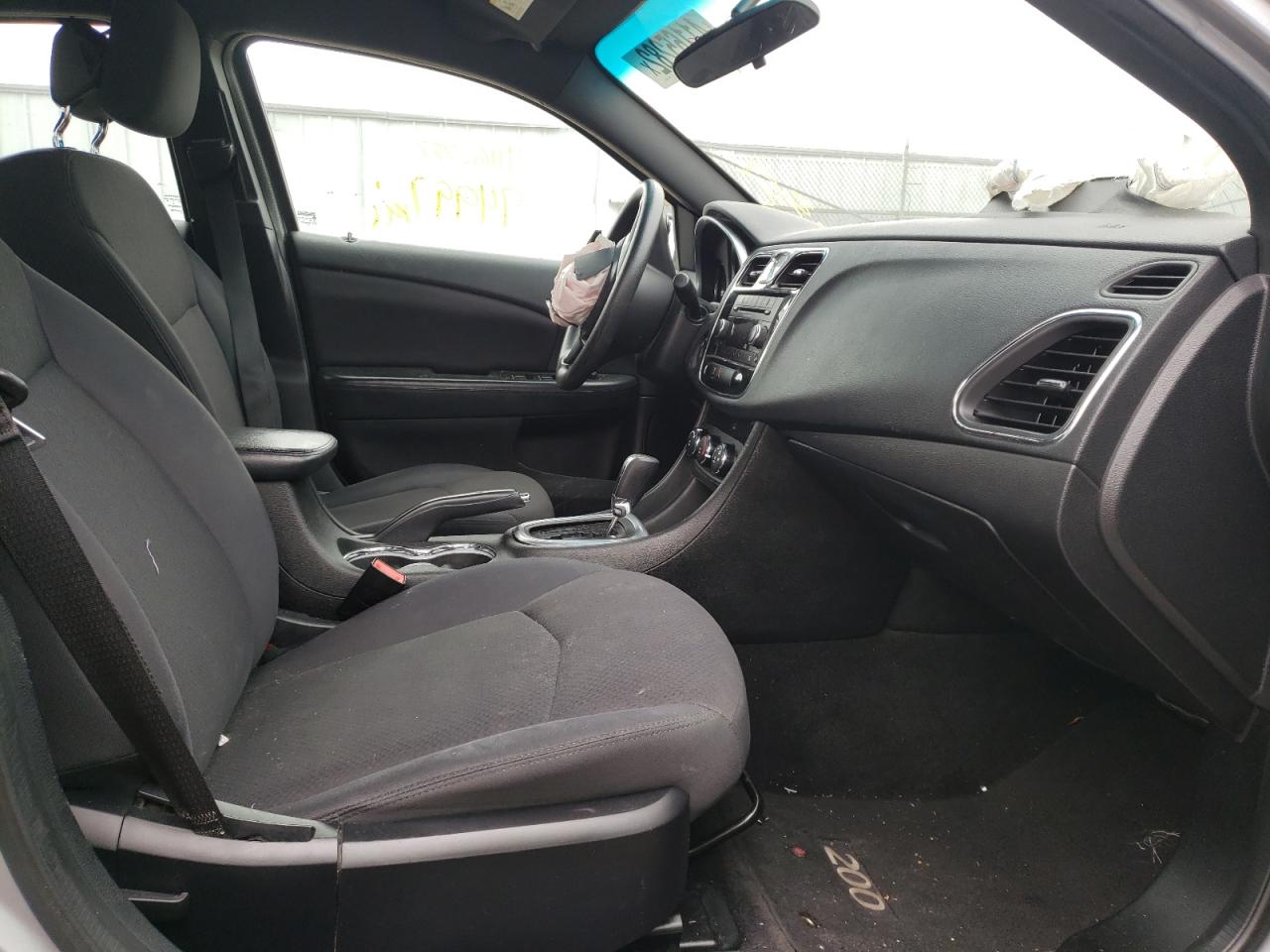 Photo 5 from auction – 2014 CHRYSLER 200 LX with VIN 1C3CCBAB3EN212437