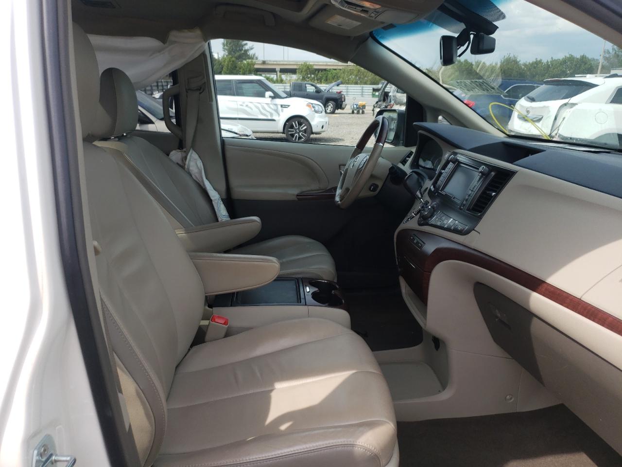 Photo 5 from auction – 2012 TOYOTA SIENNA XLE with VIN 5TDYK3DCXCS250124
