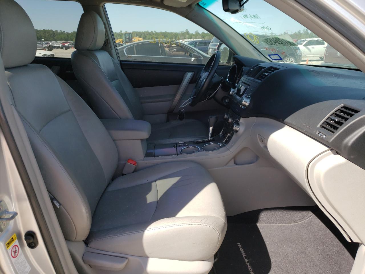Photo 5 from auction – 2012 TOYOTA HIGHLANDER with VIN 5TDZK3EH1CS058914