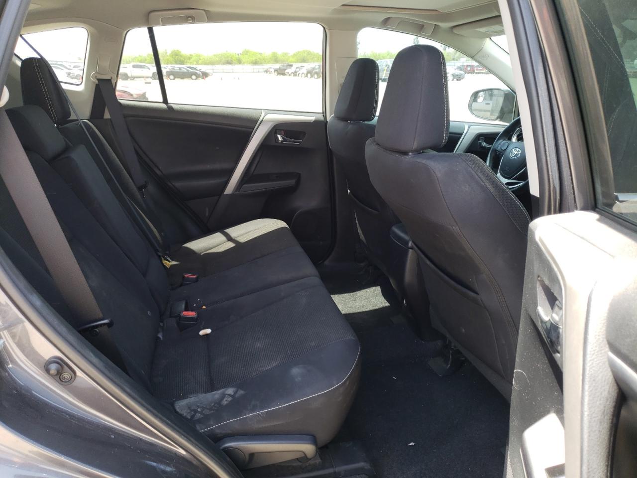 Photo 6 from auction – 2016 TOYOTA RAV4 XLE with VIN 2T3WFREV3GW283792