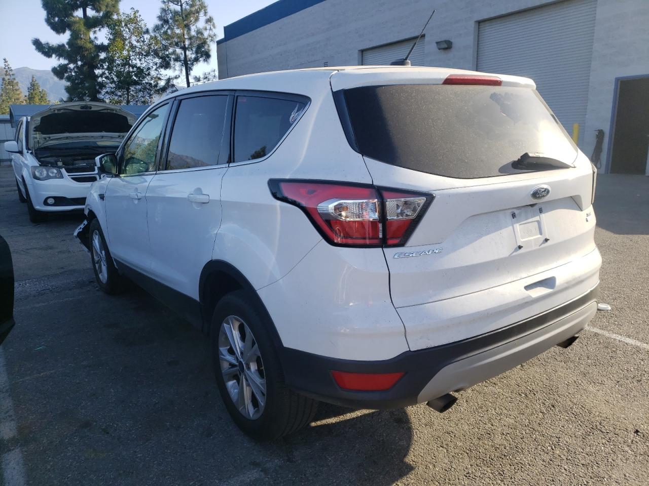 Photo 3 from auction – 2017 FORD ESCAPE SE with VIN 1FMCU0GD6HUC34735