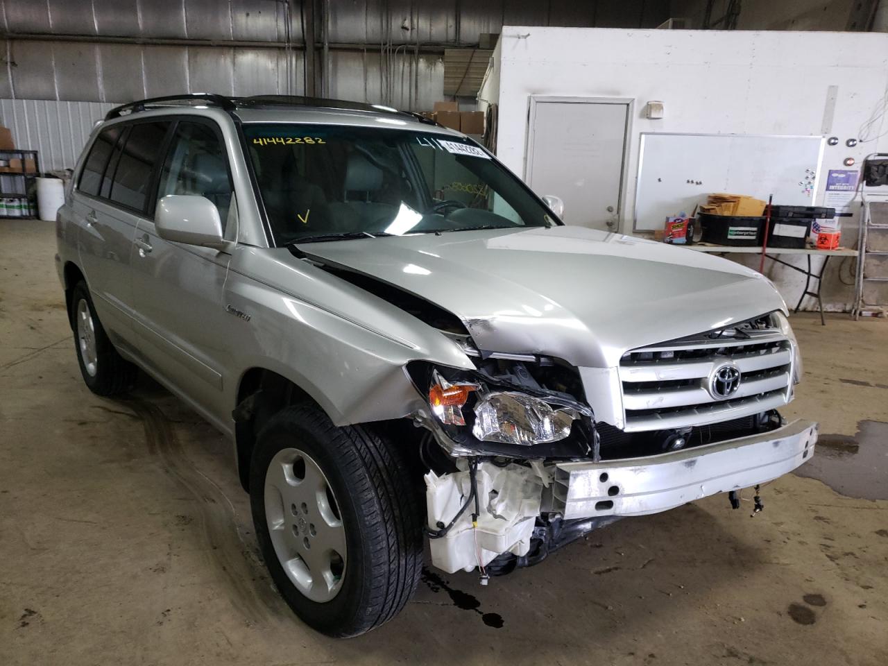 TOYOTA HIGHLANDER 2005 with VIN JTEEP21AX50129337 - Photo from auction