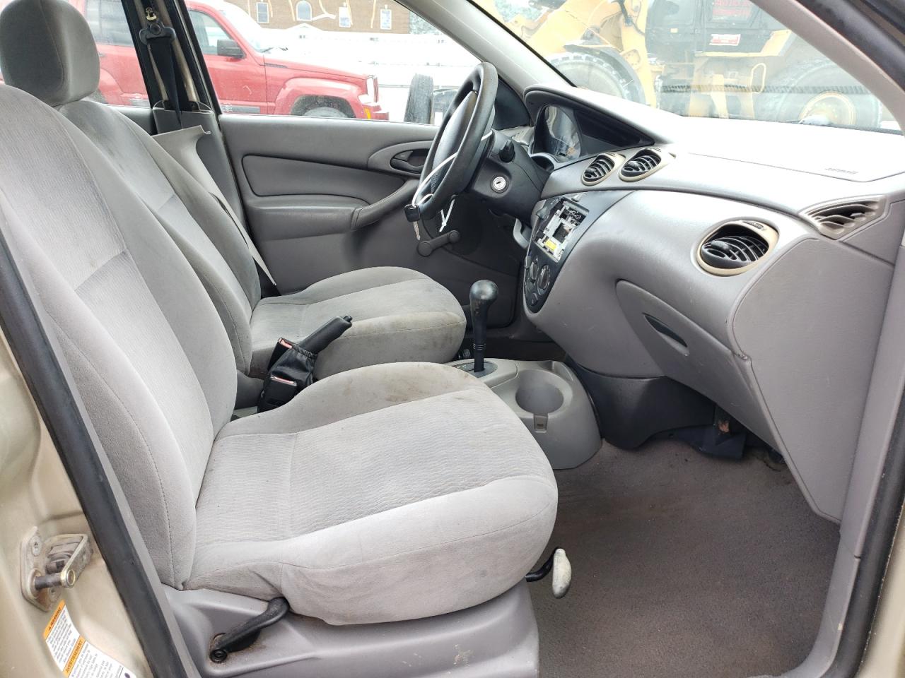 Photo 5 from auction – 2001 FORD FOCUS with VIN 1FAHP33P81W142545