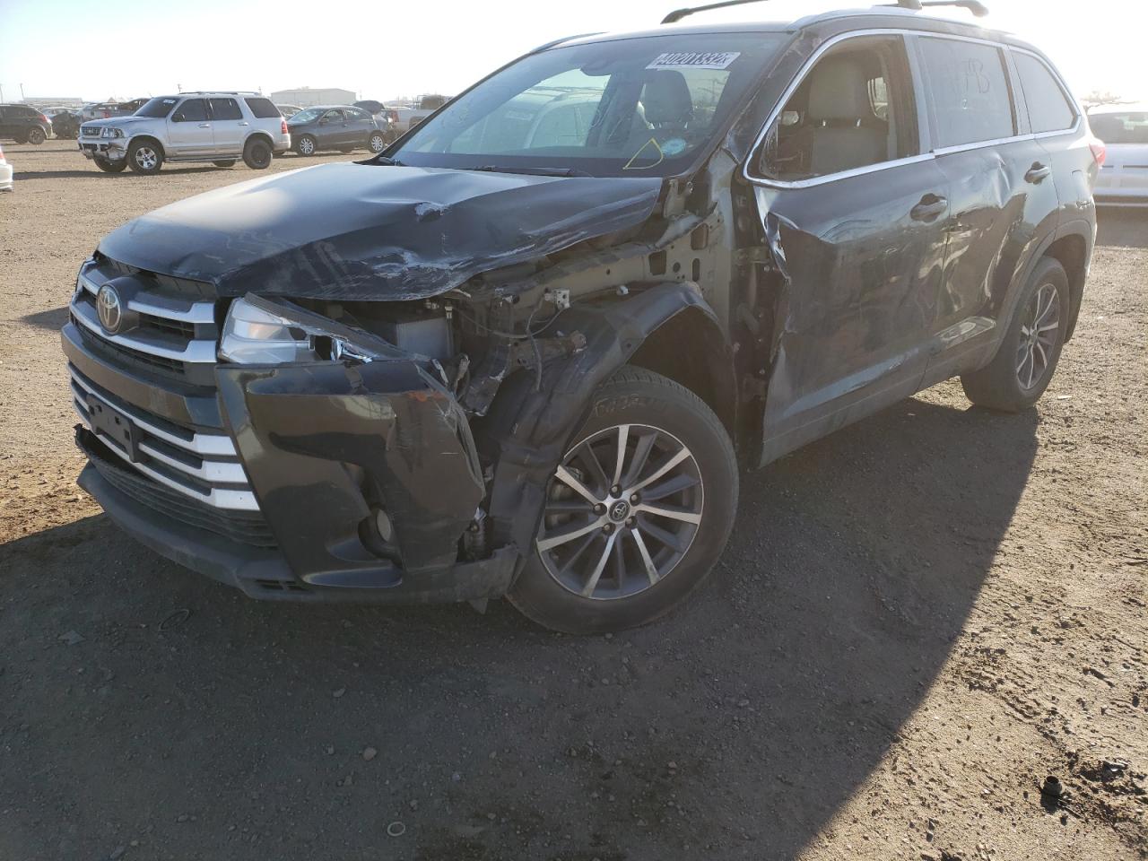 Photo 2 from auction – 2017 TOYOTA HIGHLANDER with VIN 5TDJZRFH8HS402241