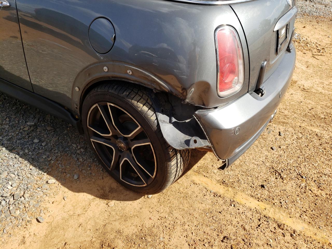 Photo 9 from auction – 2007 MINI COOPER S with VIN WMWRH335X7TJ44282