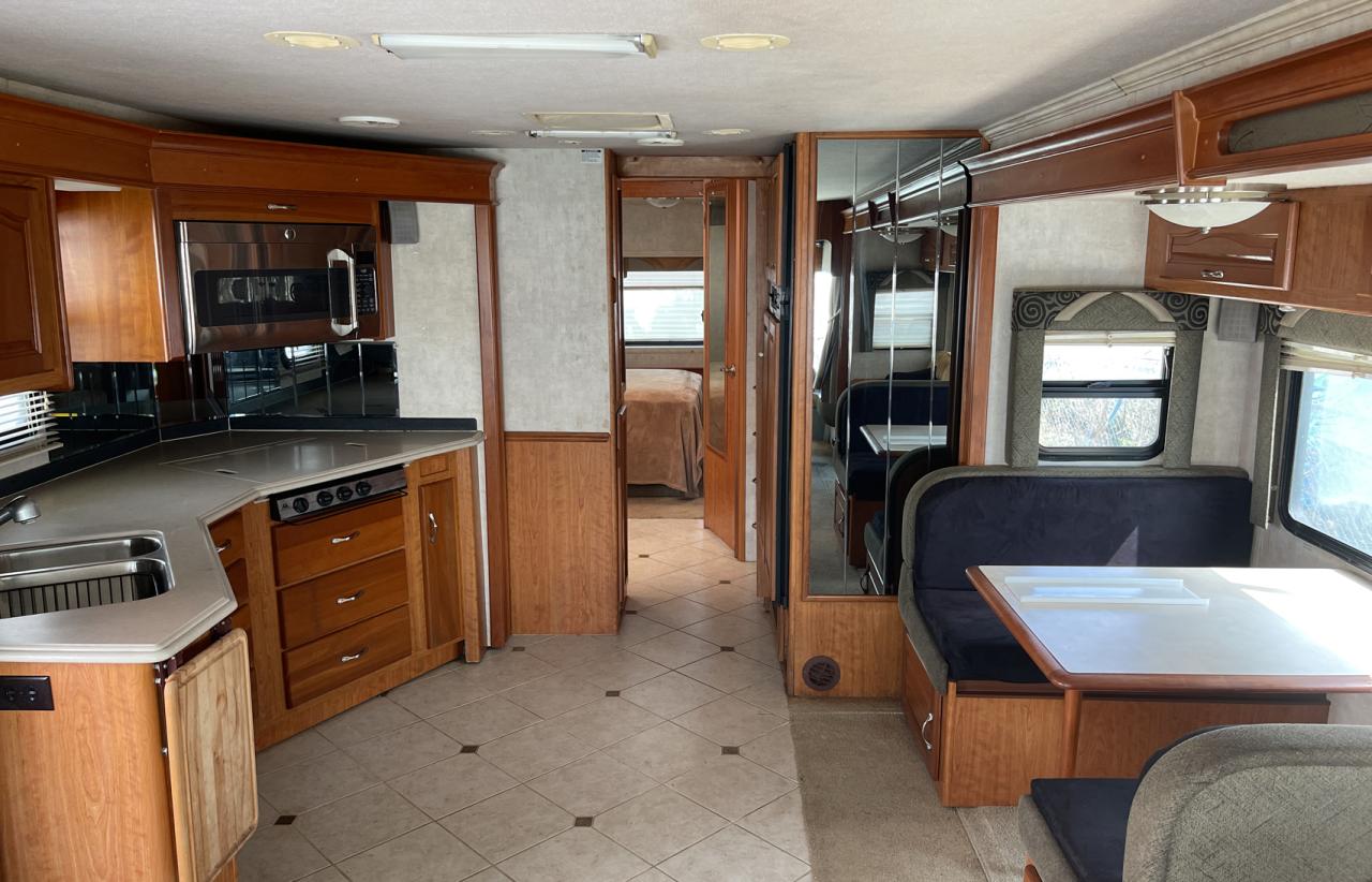 Photo 6 from auction – 2004 WORKHORSE CUSTOM CHASSIS MOTORHOME with VIN 5B4MPA7G343391421