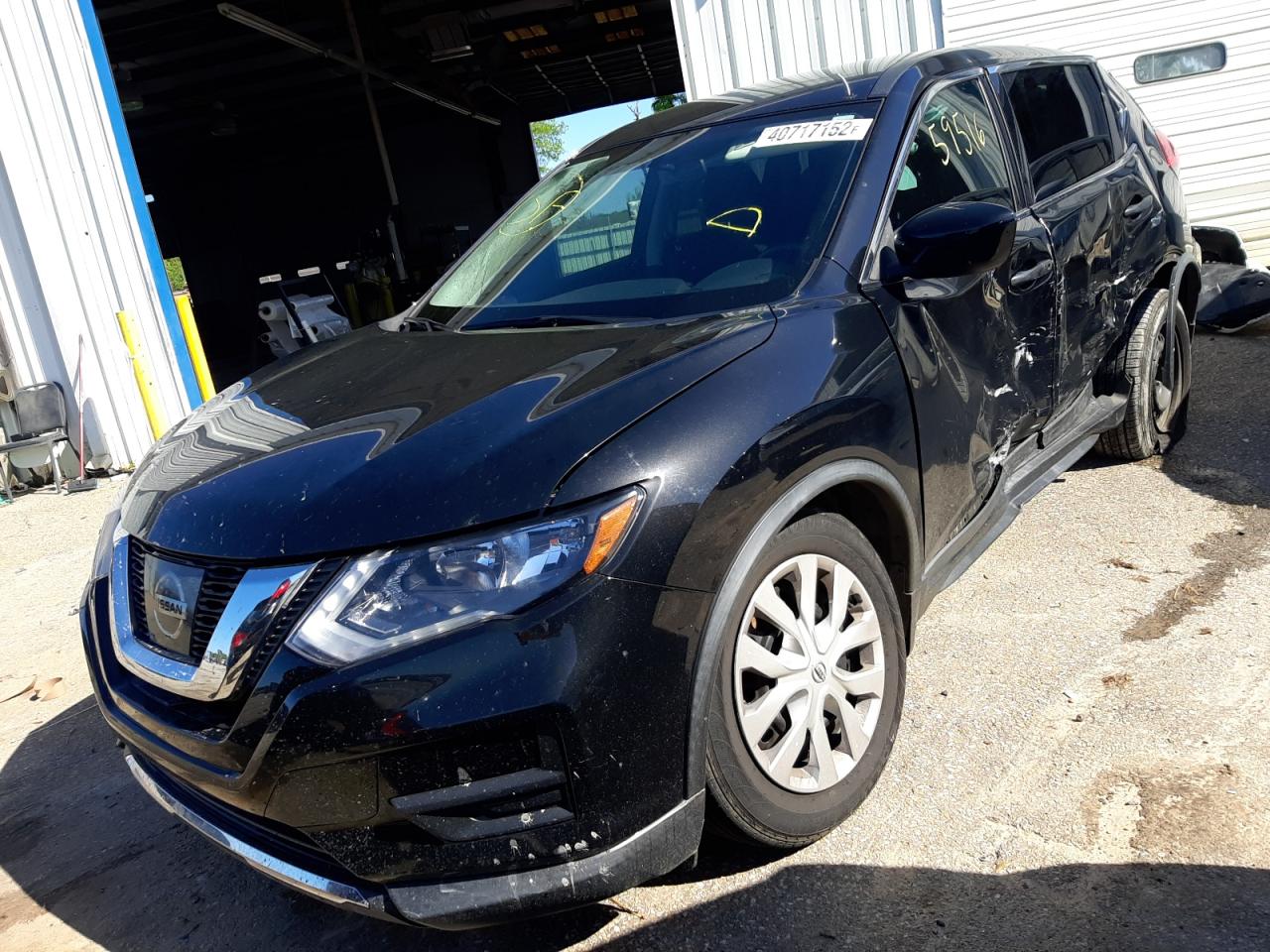 Photo 2 from auction – 2017 NISSAN ROGUE S with VIN KNMAT2MT1HP597819