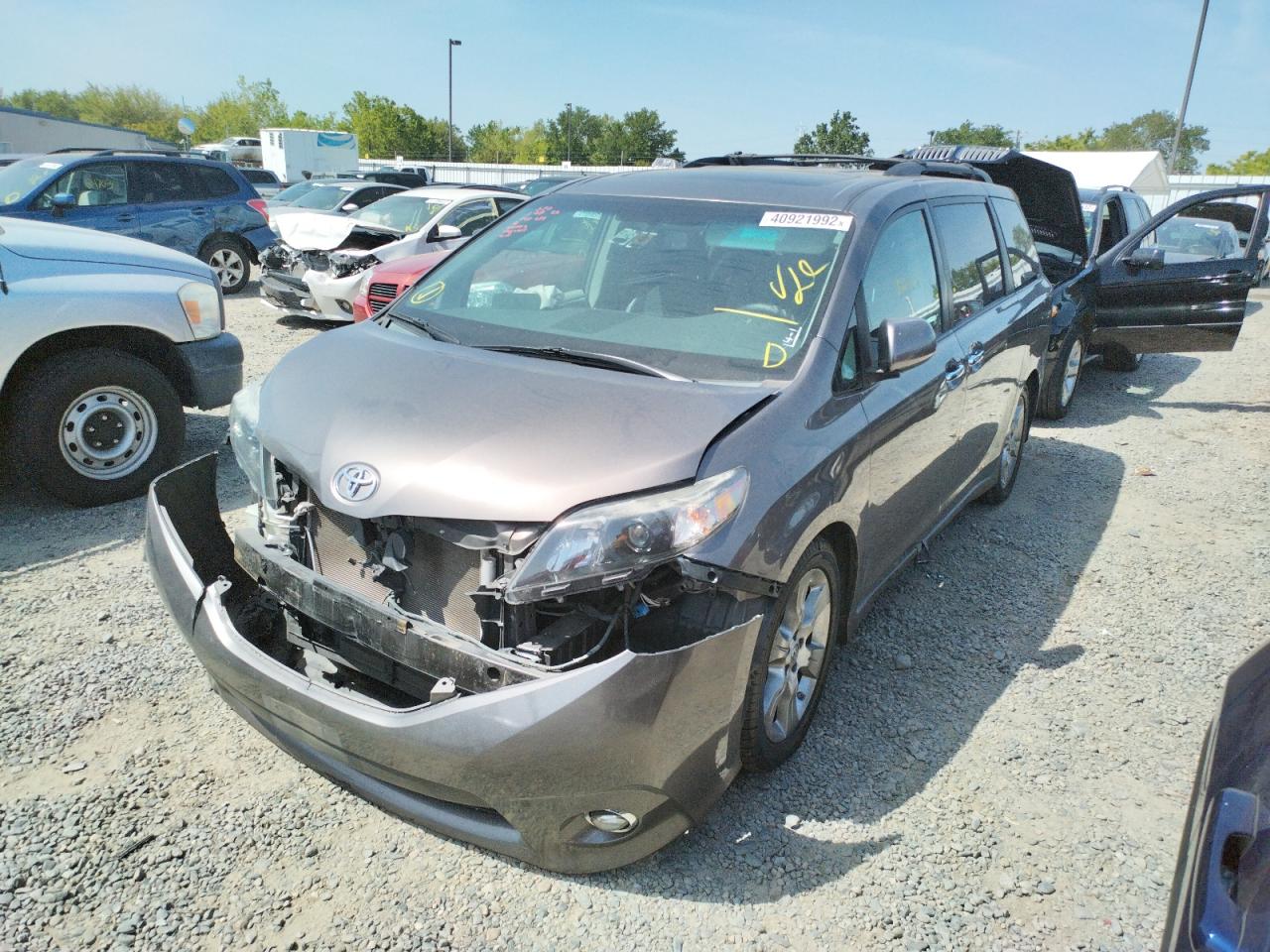 Photo 2 from auction – 2013 TOYOTA SIENNA SPO with VIN 5TDXK3DC2DS306019