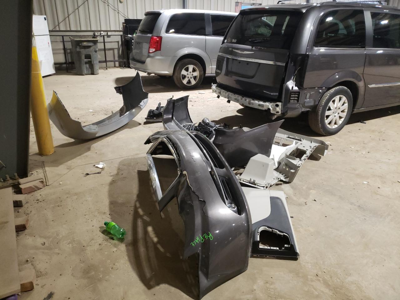Photo 9 from auction – 2016 CHRYSLER TOWN & COU with VIN 2C4RC1BG5GR254513