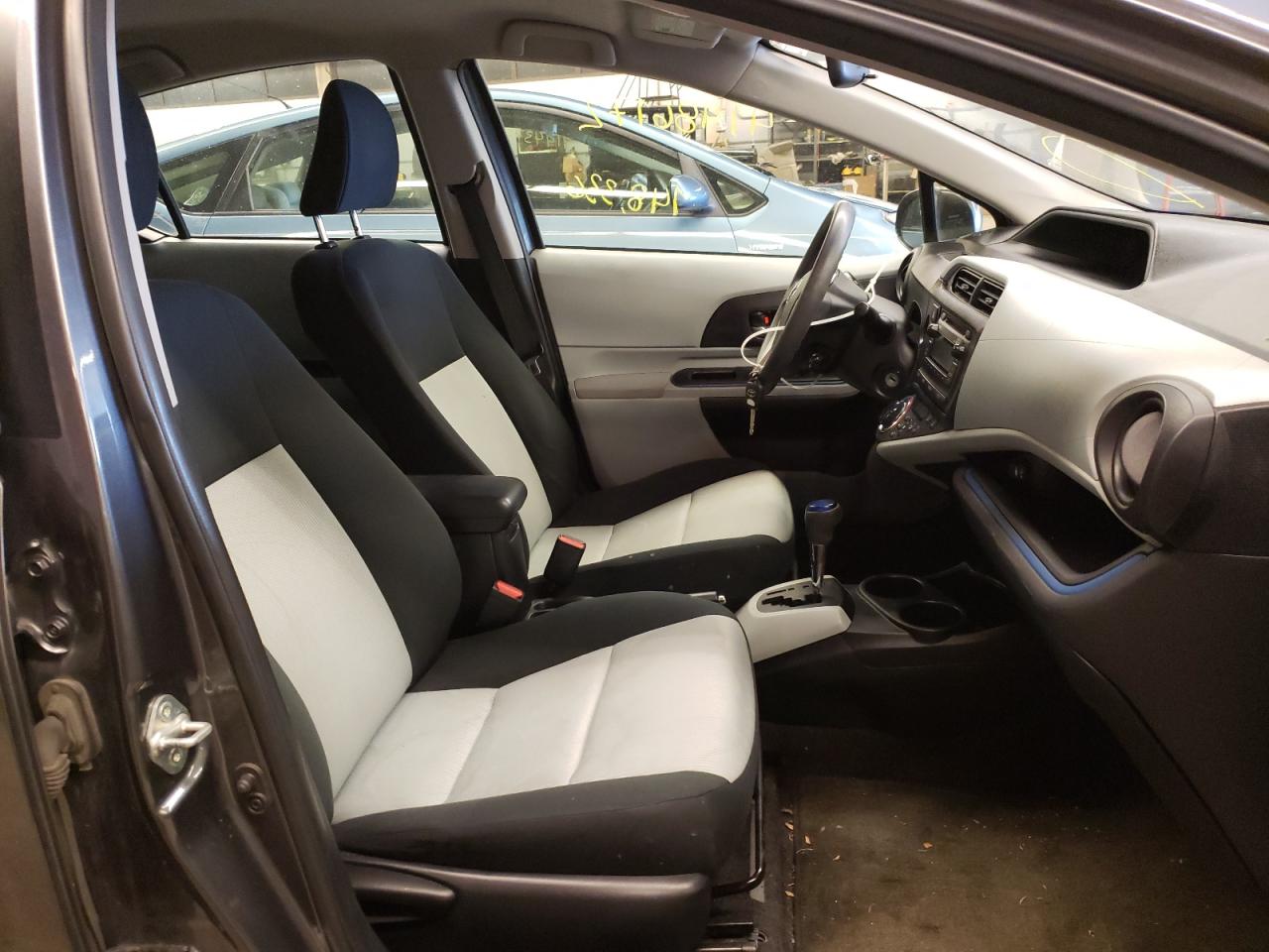 Photo 5 from auction – 2012 TOYOTA PRIUS C with VIN JTDKDTB34C1511540