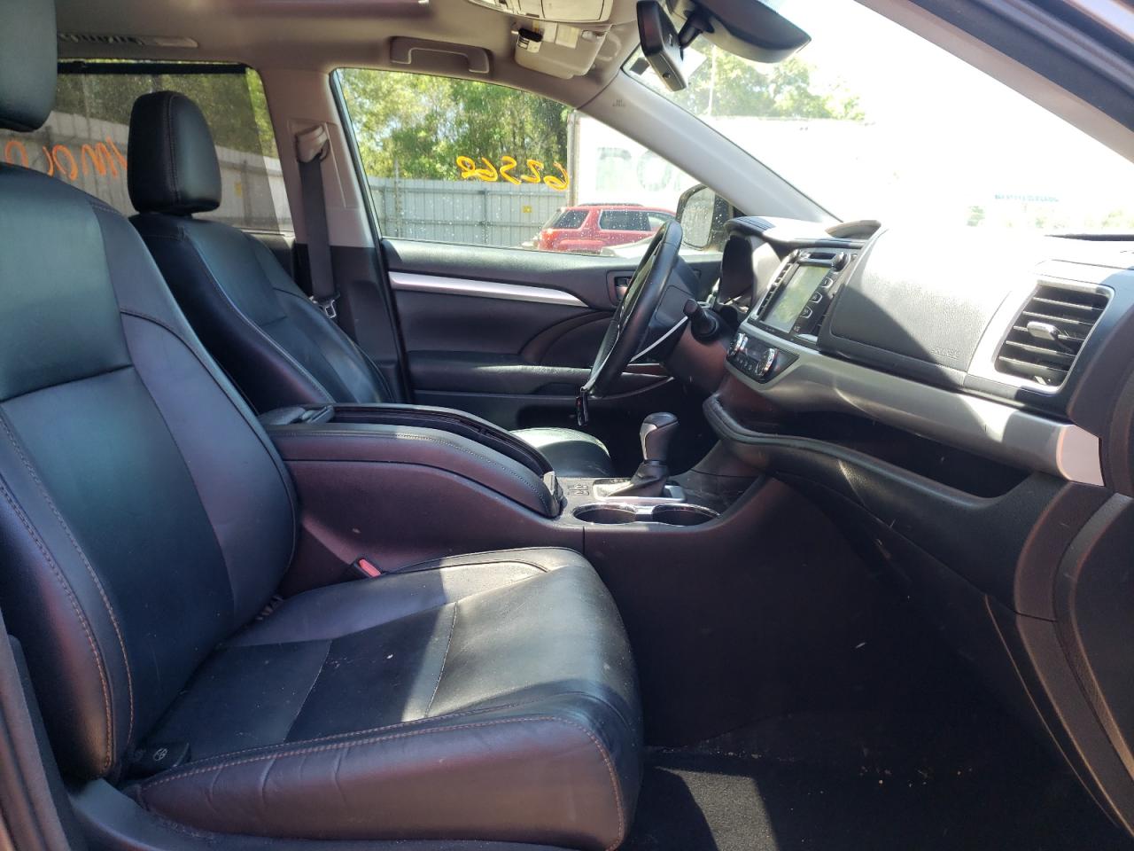 Photo 5 from auction – 2017 TOYOTA HIGHLANDER with VIN 5TDKZRFH9HS518875