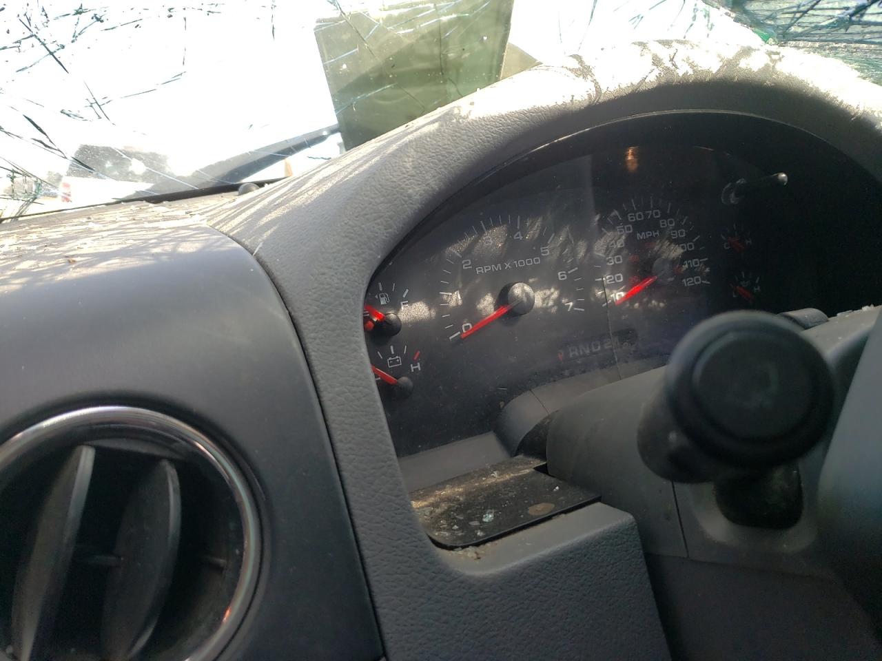 Photo 8 from auction – 2005 FORD F150 with VIN 1FTPX14555NA09910