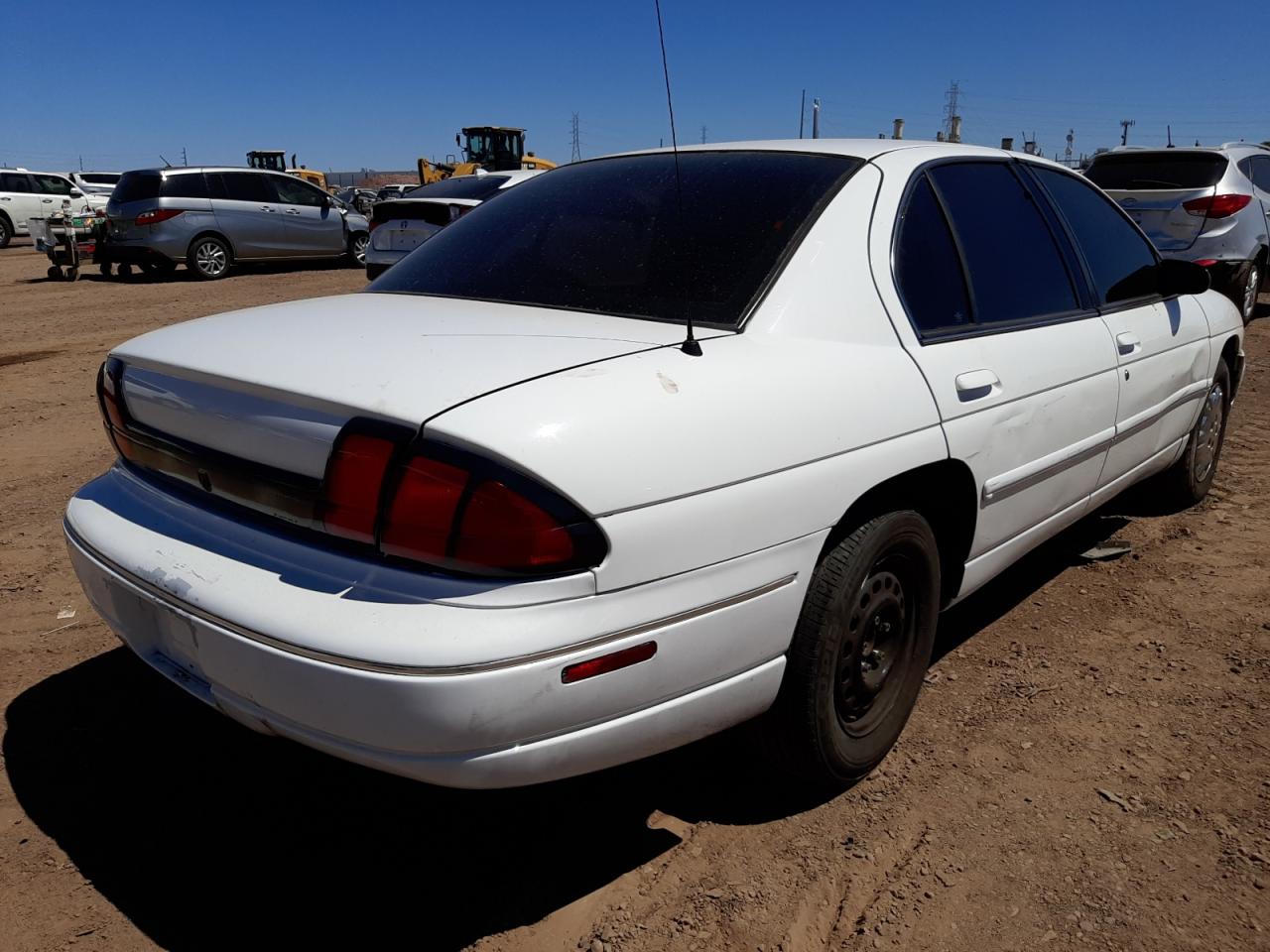 Photo 4 from auction – 2000 CHEVROLET LUMINA with VIN 2G1WL52J2Y1121836